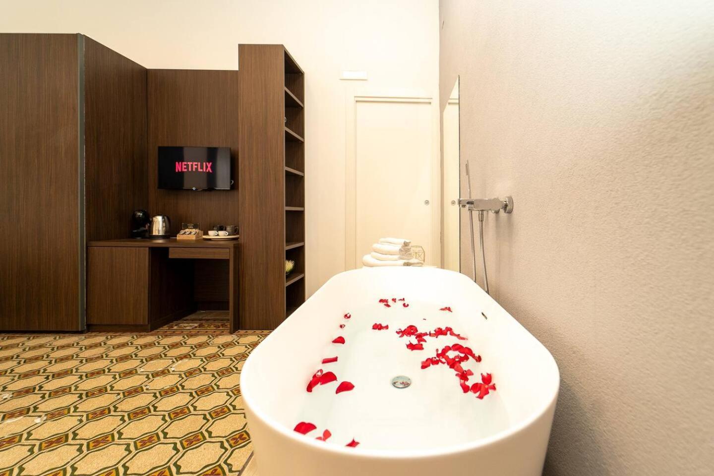 La Piazza Suite Naples Exterior photo